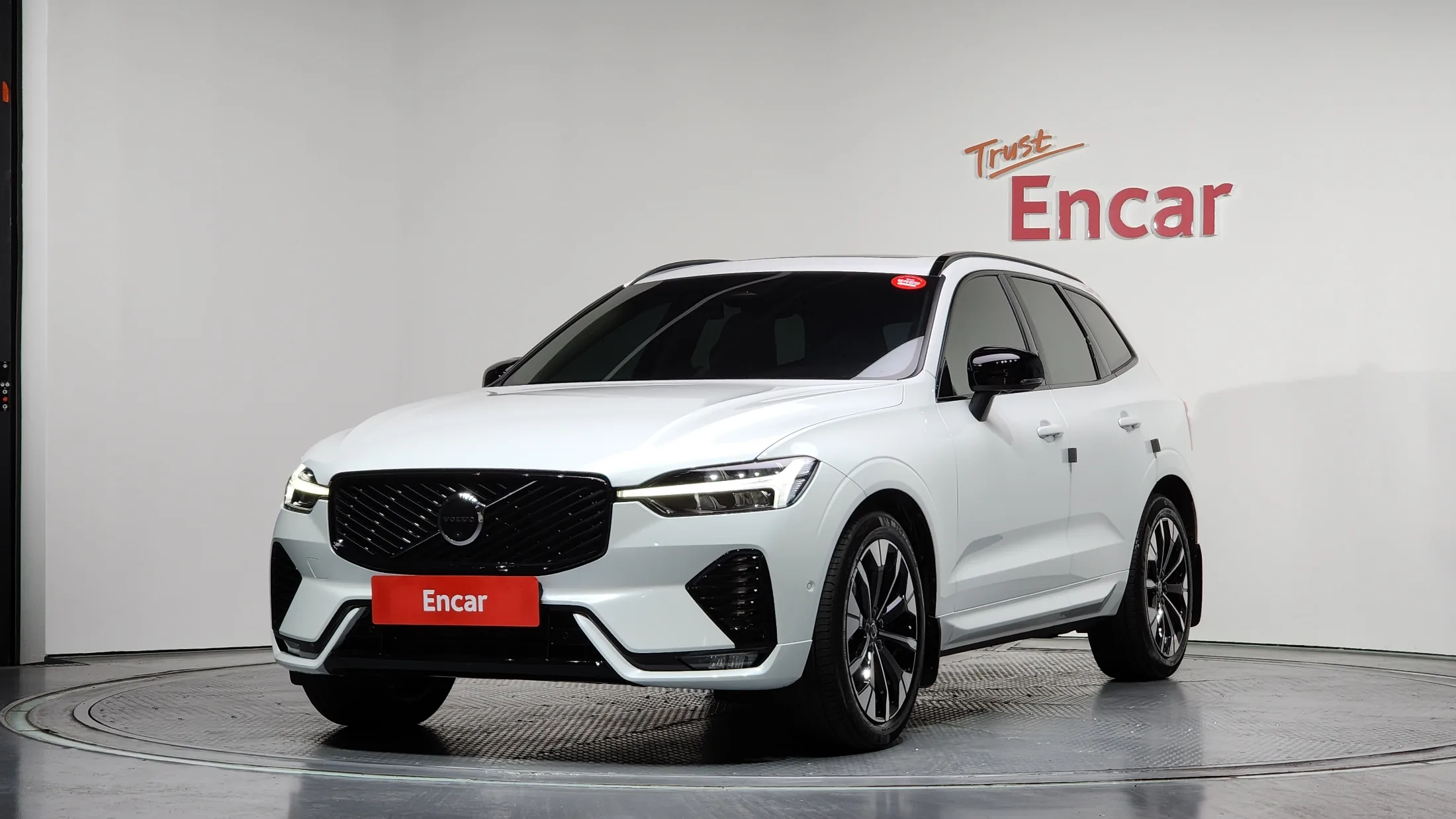 Volvo XC60 2nd Gen B5 Ultra Dark Air Sus
