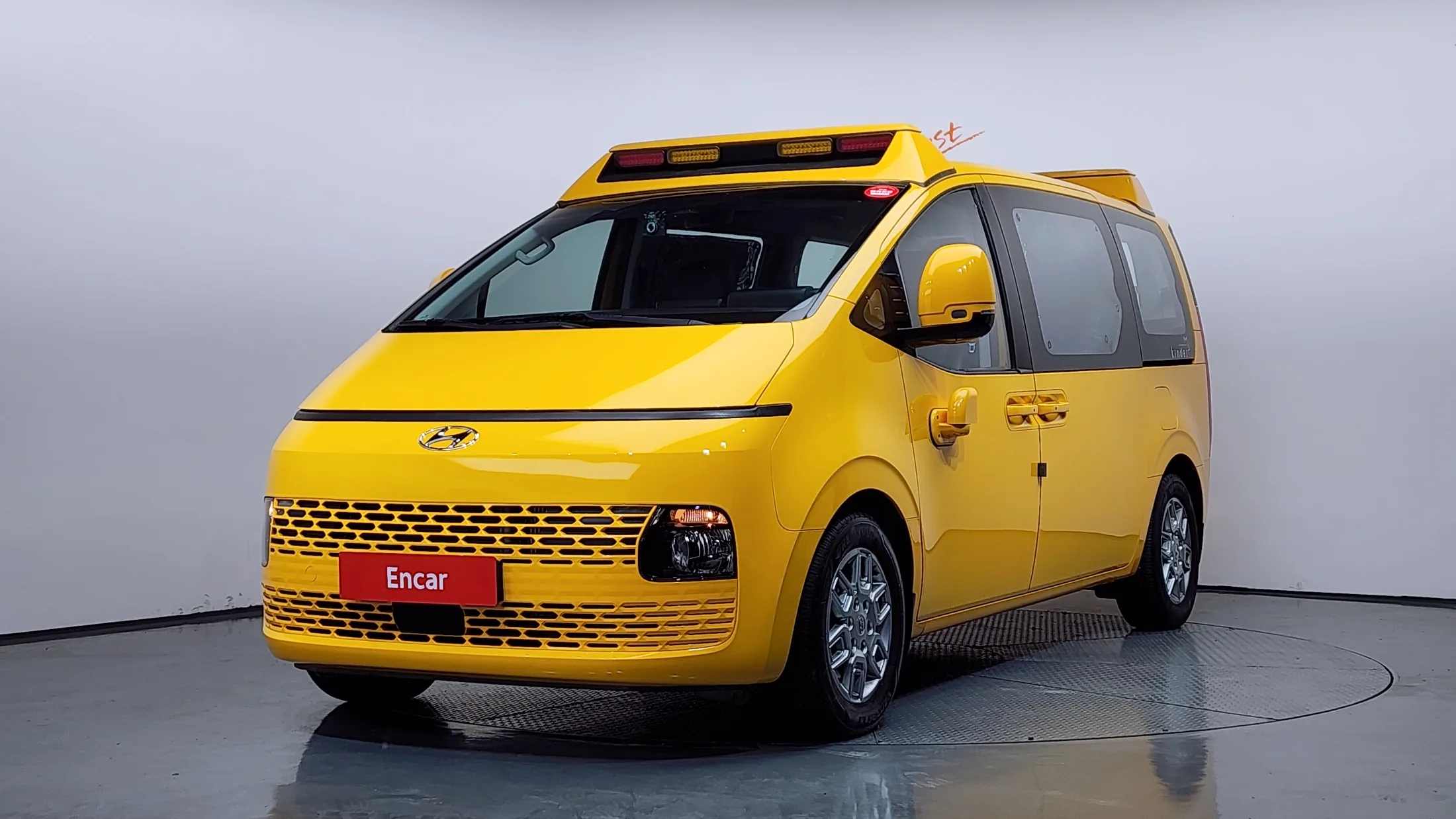 Hyundai Staria Kinder Safety Car