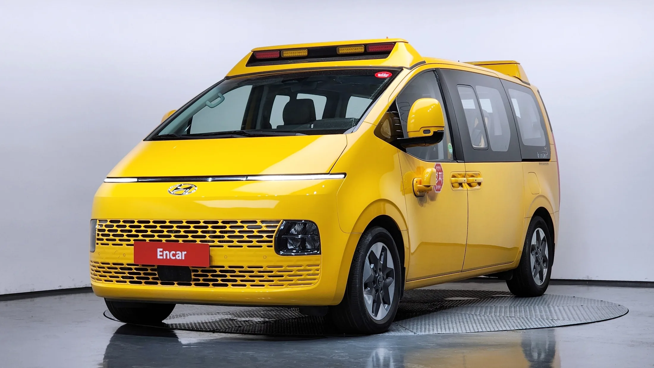 Hyundai Staria Kinder Safety Car